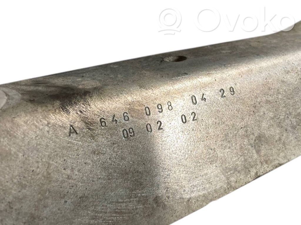 Engine mounting bracket