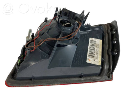 Aizmugurējais lukturis pārsegā