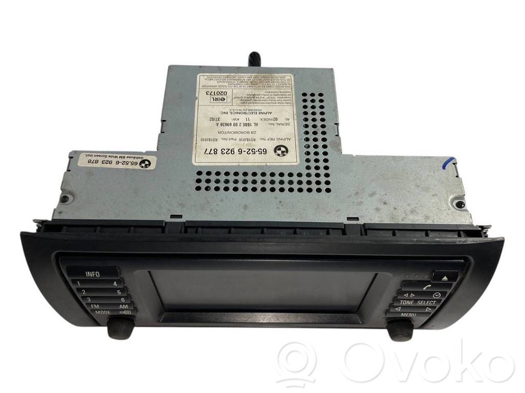 Radio / CD/DVD atskaņotājs / navigācija