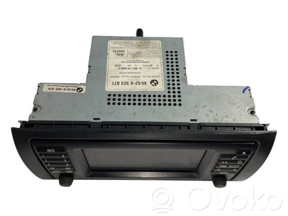 Radio / CD/DVD atskaņotājs / navigācija