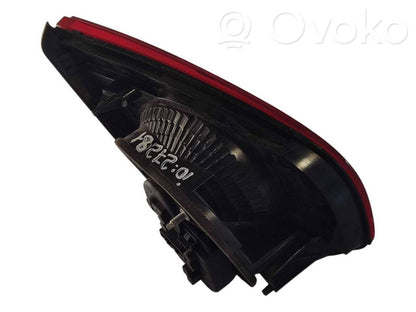 Aizmugurējais lukturis pārsegā