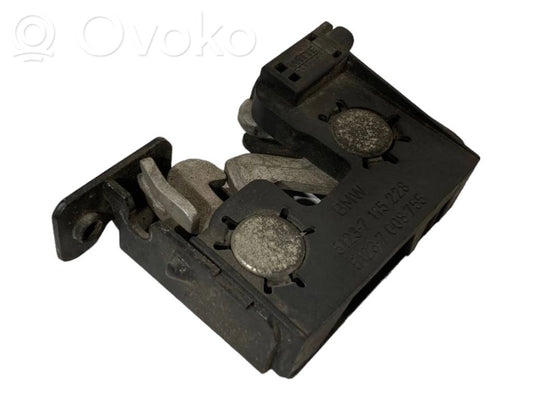 Замок капота двигателя