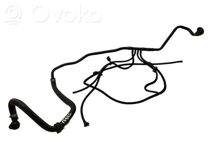 Caurulīte (-es) / šļūtene (-es)