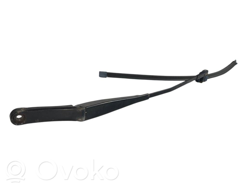 Priekšējā loga tīrītāja kājiņa