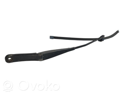 Priekšējā loga tīrītāja kājiņa