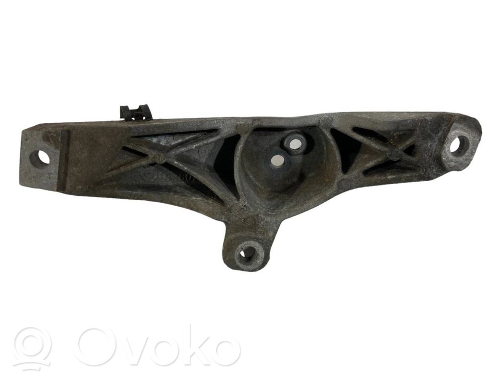 Dzinēja nostiprināšanas stiprinājums-kronšteins