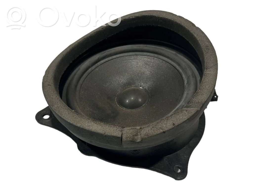 Динамик(и) в задней двери