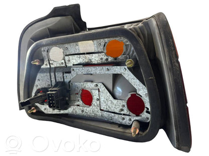 Aizmugurējais lukturis virsbūvē