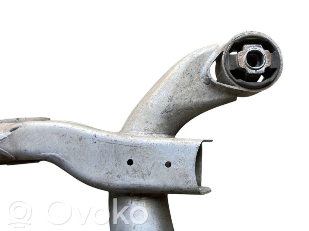 Pusrāmis aizmugurējais / priekšējais