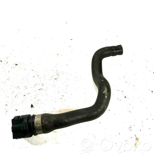 Caurulīte (-es) / šļūtene (-es)