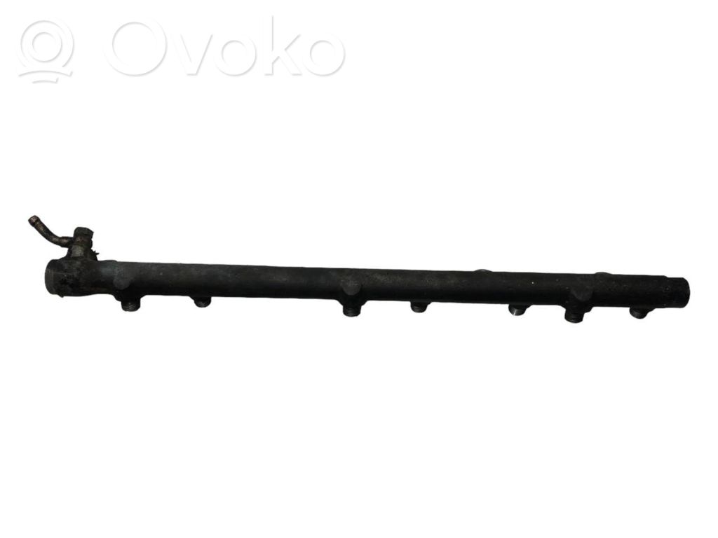 Fuel main pipe