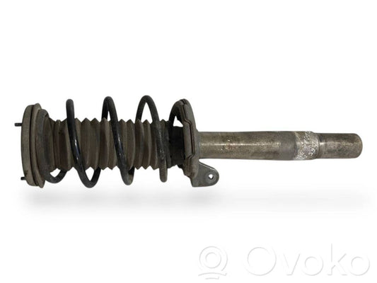 Priekšpusē amortizators ar atsperi