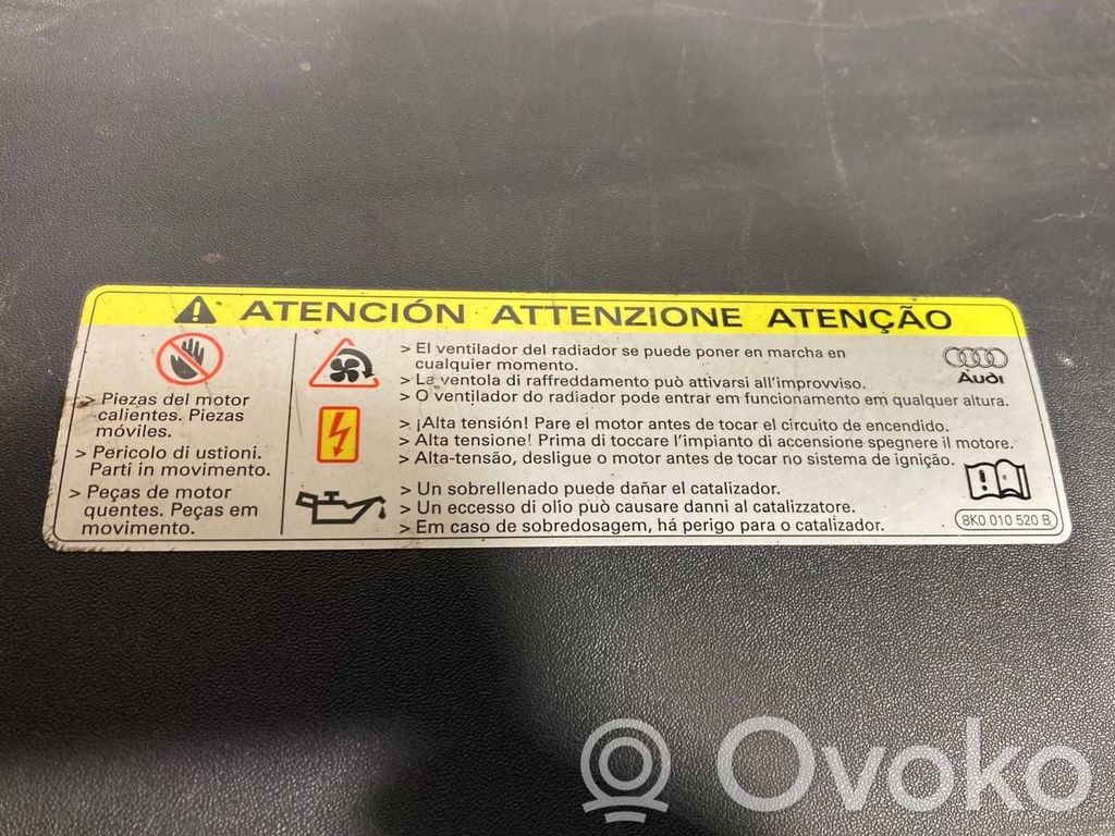 Dzinēja pārsega slēdzenes dekoratīvā apdare