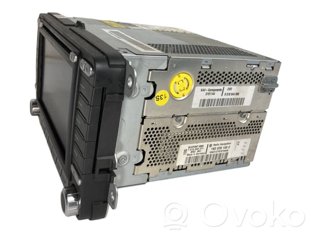 Radio / CD/DVD atskaņotājs / navigācija