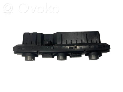 Gaisa kondicioniera / klimata kontroles / salona apsildes vadības bloks (salonā)