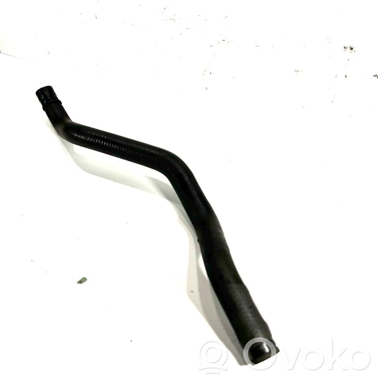 Caurulīte (-es) / šļūtene (-es)