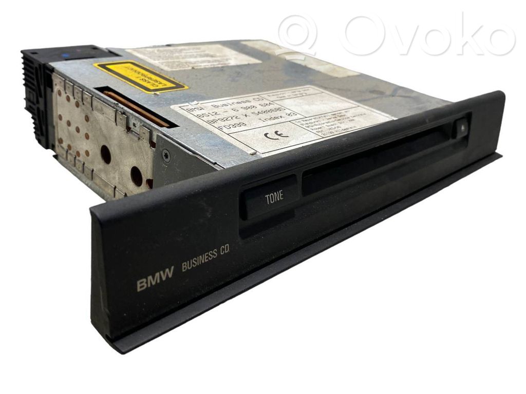 Radio / CD/DVD atskaņotājs / navigācija