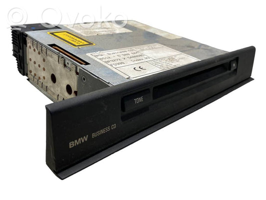 Radio / CD/DVD atskaņotājs / navigācija