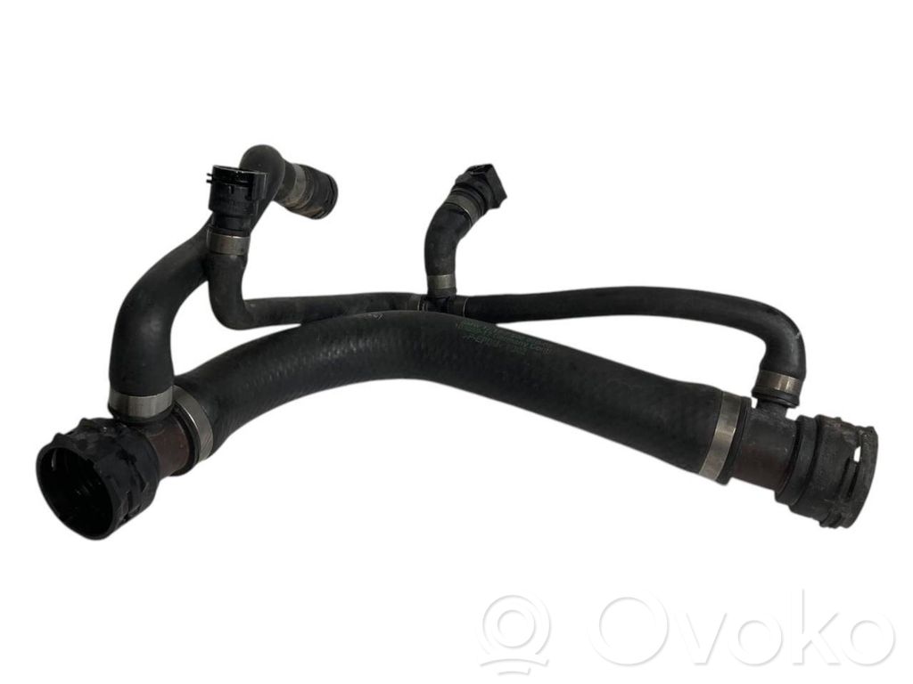 Caurulīte (-es) / šļūtene (-es)