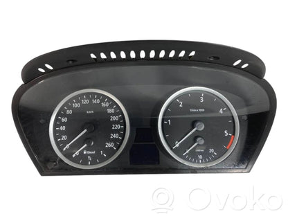 Speedometer (in the instrument panel)