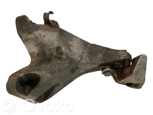 Engine mounting bracket