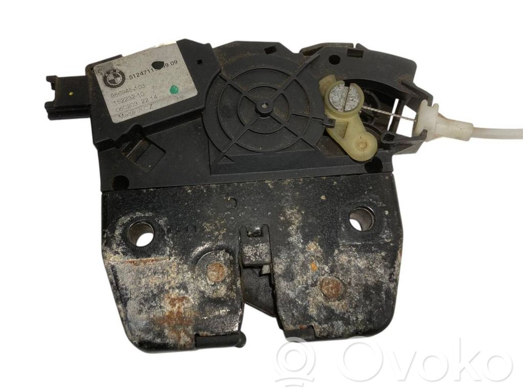 Aizmugurējā pārsega slēdzene