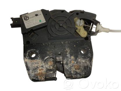 Aizmugurējā pārsega slēdzene