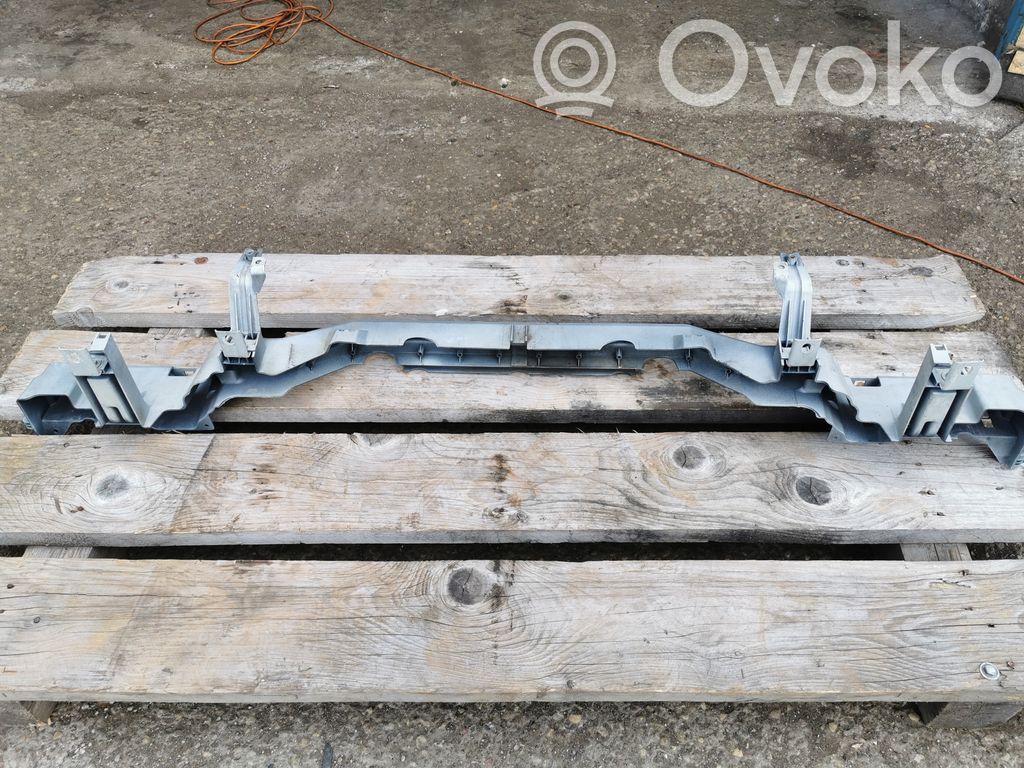 Верхняя часть панели радиатора (телевизор)