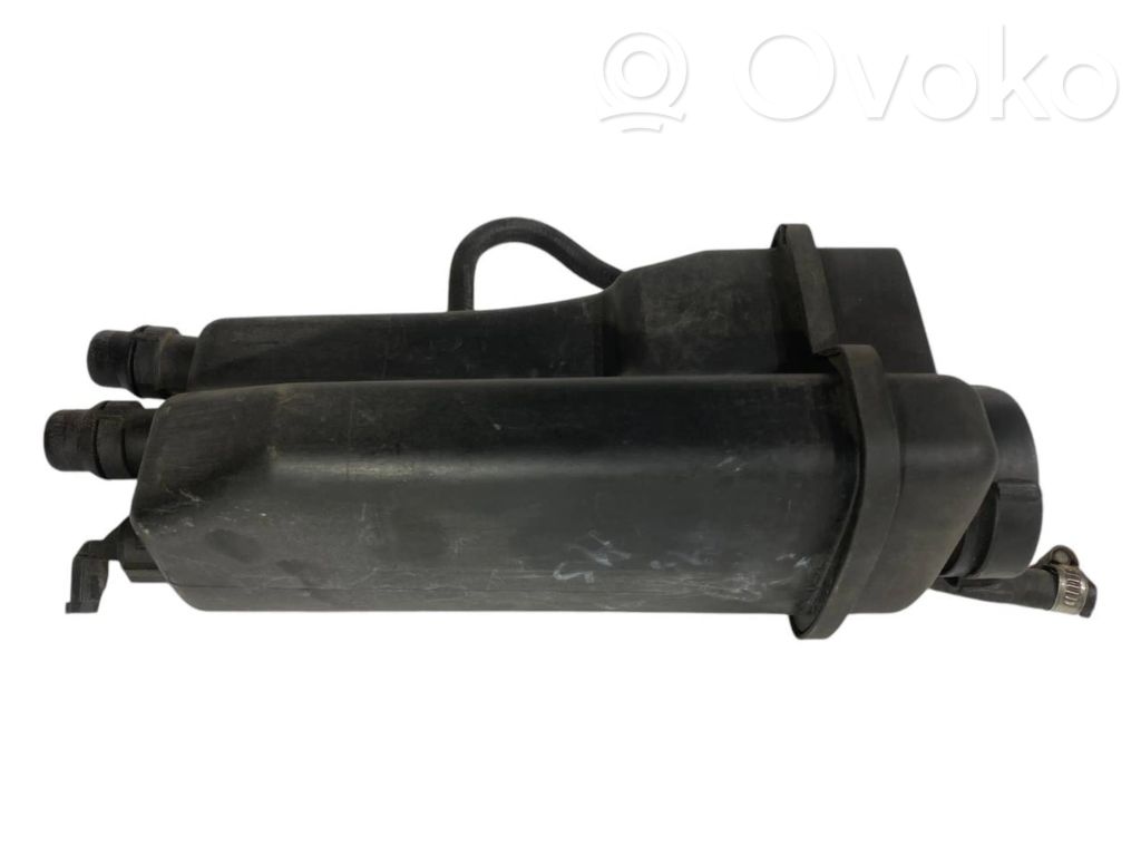 Dzesēšanas šķidruma izplešanās tvertne