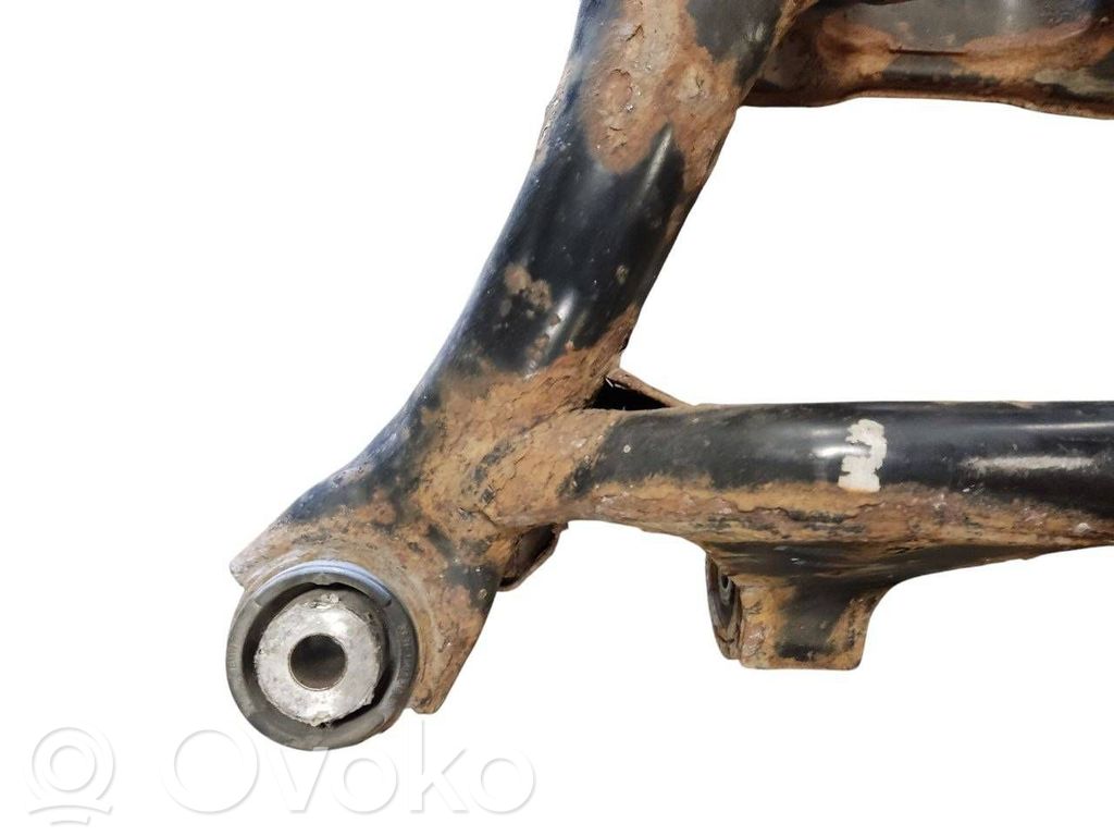 Pusrāmis aizmugurējais / priekšējais