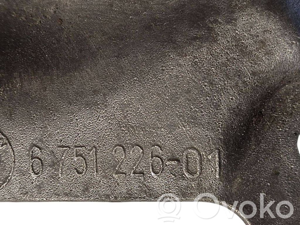 Dzinēja nostiprināšanas stiprinājums-kronšteins