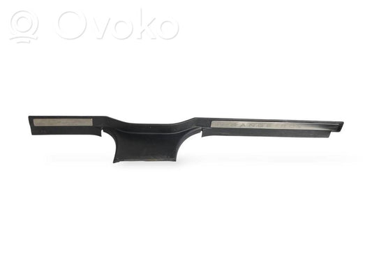 Priekšējā sliekšņa dekoratīvā apdare (iekšējā)