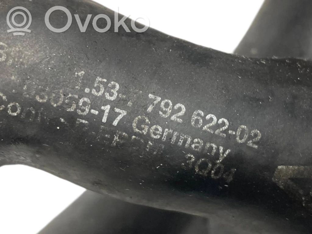 Caurulīte (-es) / šļūtene (-es)