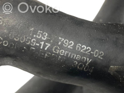 Caurulīte (-es) / šļūtene (-es)