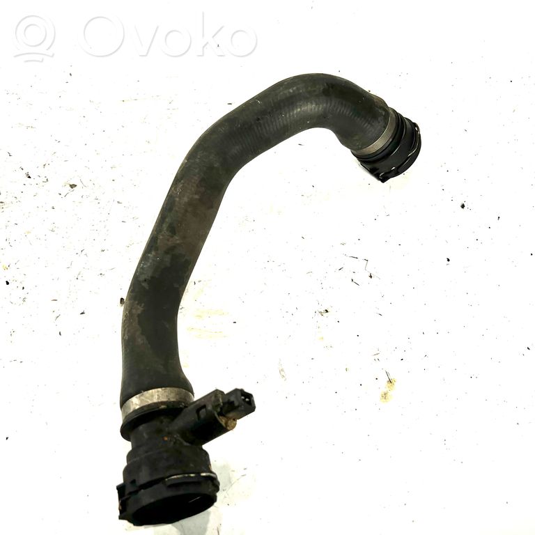 Caurulīte (-es) / šļūtene (-es)