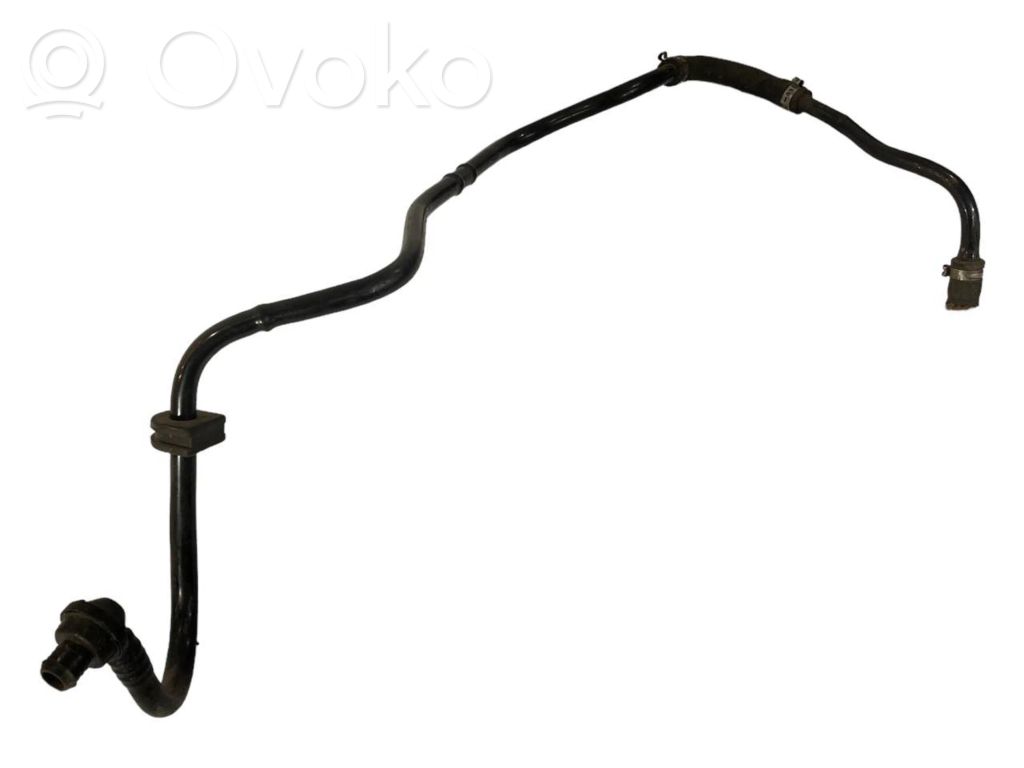 Caurulīte (-es) / šļūtene (-es)