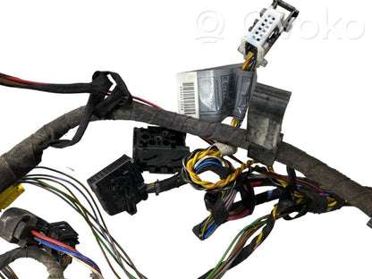 Aizmugurējo durvju vadu instalācija