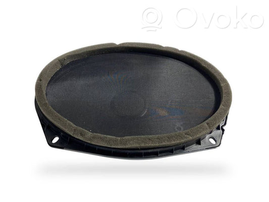 Skaļrunis (-i) priekšējās durvīs