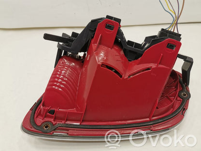 Задний фонарь в кузове