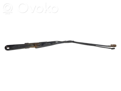 Priekšējā loga tīrītāja kājiņa