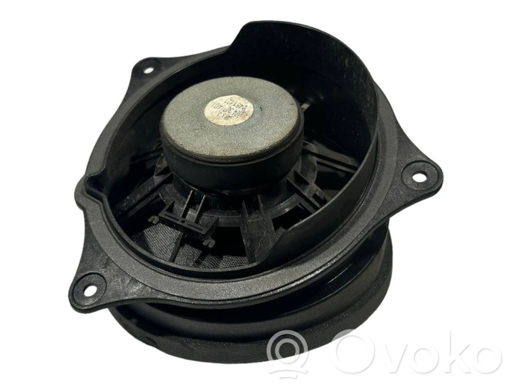 Speaker(s) in the rear door