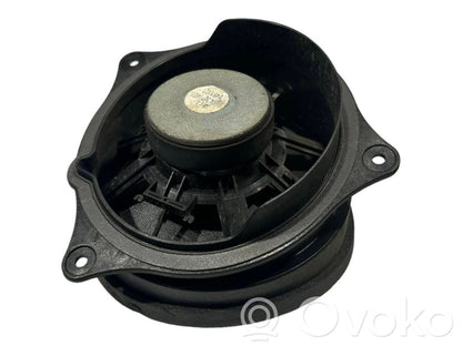 Speaker(s) in the rear door