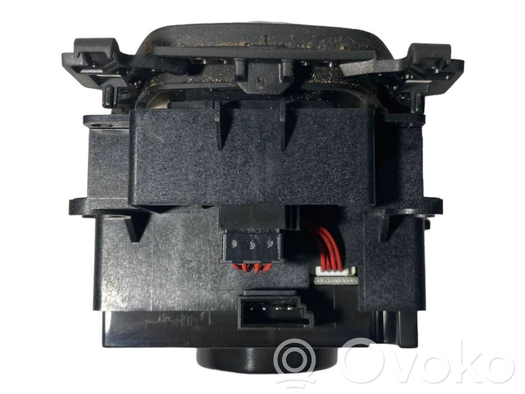 Multimediju kontrolieris