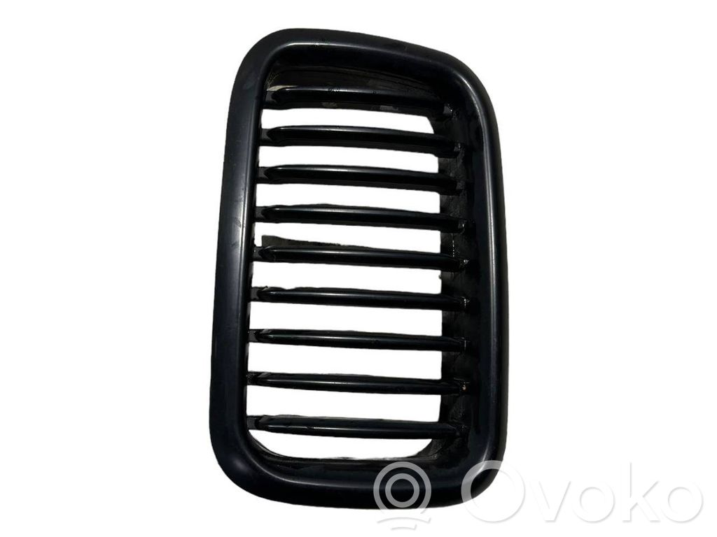 Apakšējais režģis (trīsdaļīgs)