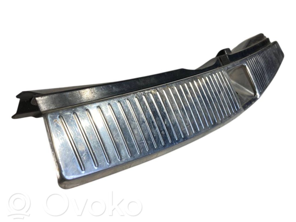 Отделка порога багажника