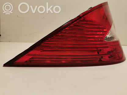 Aizmugurējais lukturis virsbūvē