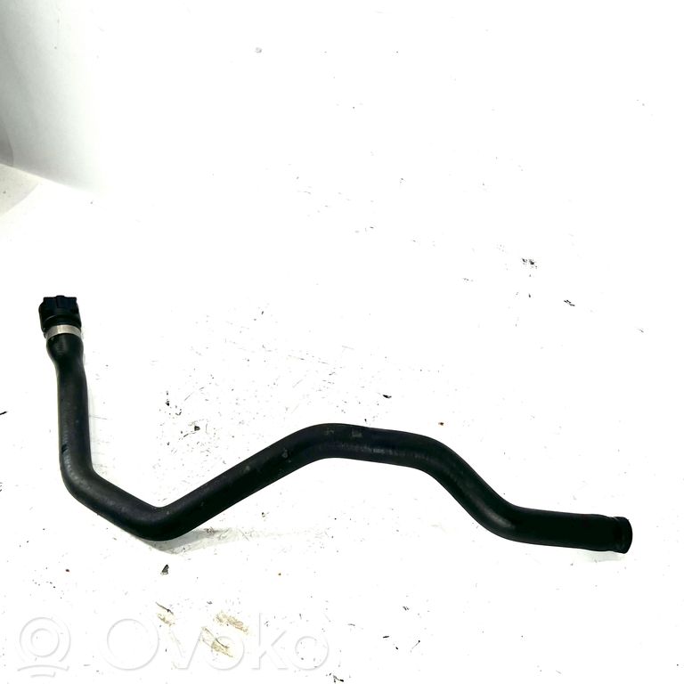 Caurulīte (-es) / šļūtene (-es)