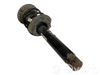 Priekšpusē amortizators ar atsperi