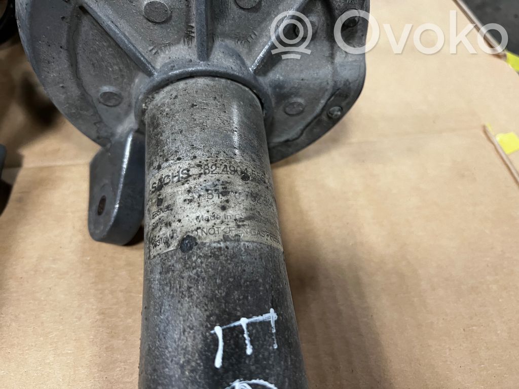 Priekšpusē amortizators