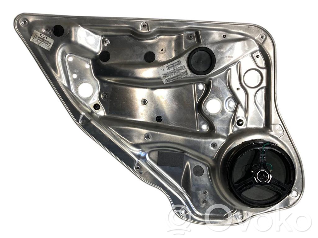 Skaļrunis (-i) pakaļējās durvīs